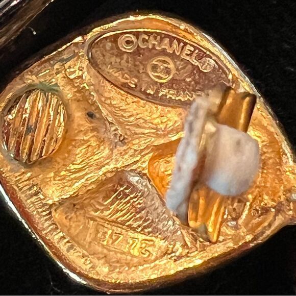 Chanel Vintage Logo Diamond Quilting Gold Plated Dangle Earrings - Picture 4 of 5